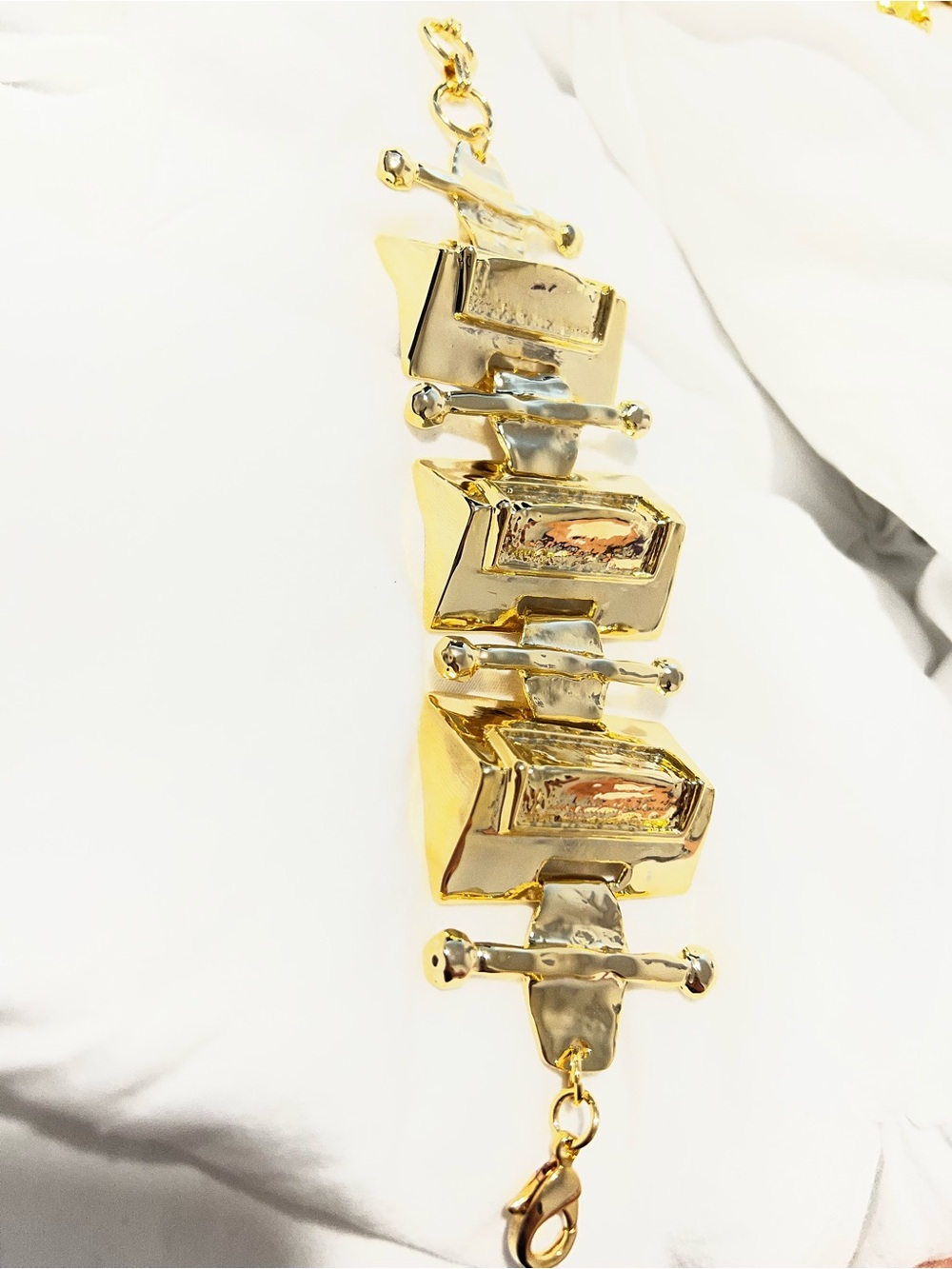 Vintage Chunky Gold-Tone Bracelet - 7” extends to 9”